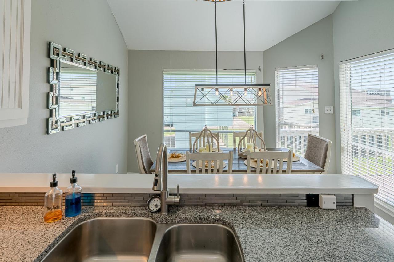 Hot Tub - Ocean Views - Steps To Private Beach - Quiet Location Galveston Exterior photo